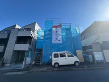 【神奈川県/横浜市緑区長津田みなみ台】緑区長津田みなみ台7丁目新築戸建て　2号棟 建築中の外観：全二棟手前側