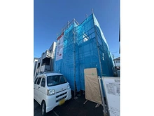 【神奈川県/横浜市緑区長津田みなみ台】緑区長津田みなみ台7丁目新築戸建て　2号棟 建築中の外観：全二棟手前側