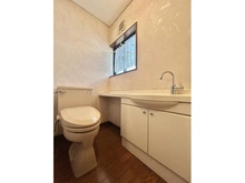 【神奈川県/横浜市青葉区柿の木台】青葉区柿の木台　中古戸建 トイレ：1階