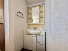 【神奈川県/横浜市青葉区柿の木台】青葉区柿の木台　中古戸建 洗面化粧台：2階