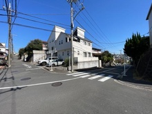 【神奈川県/横浜市青葉区大場町】青葉区大場町　中古戸建て 前面道路