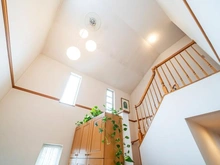 【神奈川県/横浜市青葉区奈良】青葉区奈良2丁目　中古戸建 玄関吹き抜け