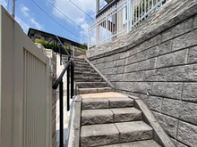 【神奈川県/横浜市青葉区桂台】青葉区桂台2丁目　中古戸建 敷地内階段