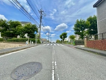 【神奈川県/横浜市青葉区鴨志田町】青葉区鴨志田町　新築戸建　1号棟 前面道路：南東側　幅員：約9.0ｍ