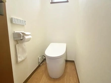 【神奈川県/横浜市泉区領家】泉区領家三丁目 中古戸建 トイレ:2023年7月にリフォーム済みです。
家具調度品は価格に含まれません