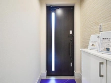 【神奈川県/横浜市鶴見区朝日町】鶴見区朝日町2丁目　新築戸建て2号棟　 玄関