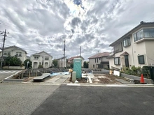 【神奈川県/横浜市都筑区二の丸】横浜市都筑区二の丸　新築戸建　1号棟 建築中の外観：【全2棟／左側】