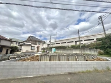 【神奈川県/横浜市都筑区二の丸】横浜市都筑区二の丸　新築戸建　1号棟 建築中の外観：【全2棟／手前側】