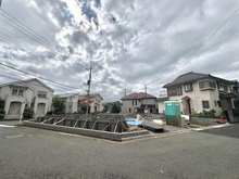 【神奈川県/横浜市都筑区二の丸】横浜市都筑区二の丸　新築戸建　2号棟 建築中の外観：【全2棟／奥側】