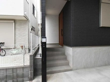 【神奈川県/横浜市緑区東本郷】緑区東本郷6丁目　中古戸建 アプローチ