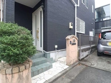 【神奈川県/横浜市青葉区大場町】青葉区大場町　中古戸建 アプローチ