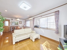 【神奈川県/横浜市青葉区あかね台】青葉区あかね台1丁目　中古戸建 リビング・ダイニング