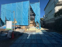 【神奈川県/横浜市青葉区大場町】青葉区大場町2期 新築戸建て 建築中の外観：全1棟正面