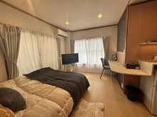 【東京都/新宿区上落合】新宿区上落合三丁目賃貸併用住宅 洋室：1階　1R※家具・調度品も販売価格に含まれます。