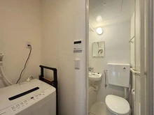 【東京都/新宿区上落合】新宿区上落合三丁目賃貸併用住宅 洗面室：1階　1R　※家具・調度品も販売価格に含まれます。