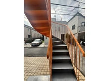 【東京都/新宿区上落合】新宿区上落合三丁目賃貸併用住宅 外観：1～2階　階段