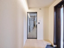 【千葉県/千葉市美浜区磯辺】千葉市美浜区磯辺三丁目　中古戸建 玄関