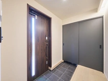 【千葉県/千葉市美浜区磯辺】千葉市美浜区磯辺三丁目　中古戸建 玄関