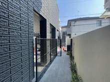 【東京都/目黒区目黒本町】まちなかジーヴォ目黒本町2丁目 アプローチ