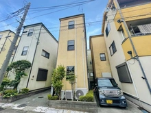 【埼玉県/朝霞市膝折町】朝霞市膝折町4丁目　中古戸建 外観：中央の建物