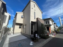 【埼玉県/所沢市大字北秋津】所沢市北秋津 新築戸建 3号棟 外観：全3棟／写真中央