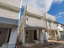 【埼玉県/朝霞市本町】朝霞市本町2丁目 新築戸建 B号棟 外観：3区画中央