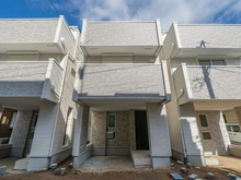 【埼玉県/朝霞市本町】朝霞市本町2丁目 新築戸建 B号棟 外観：3区画中央