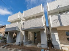 【埼玉県/朝霞市本町】朝霞市本町2丁目 新築戸建 B号棟 外観：3区画中央