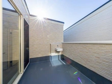 【埼玉県/朝霞市本町】朝霞市本町2丁目 新築戸建 B号棟 ルーフバルコニー：洋室間