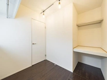 【神奈川県/茅ヶ崎市柳島海岸】茅ヶ崎市柳島海岸　戸建 ウォークインクローゼット：家具調度品は価格に含まれません