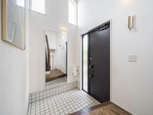 【神奈川県/茅ヶ崎市柳島海岸】茅ヶ崎市柳島海岸　戸建 玄関：家具調度品は価格に含まれません