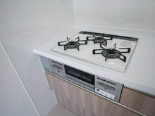 【神奈川県/川崎市中原区井田】川崎市中原区井田二丁目戸建  キッチン：三口コンロ