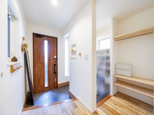 【神奈川県/川崎市高津区北見方】川崎市高津区北見方二丁目中古戸建 玄関