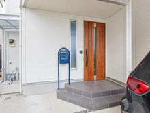 【神奈川県/川崎市高津区北見方】川崎市高津区北見方二丁目中古戸建 玄関