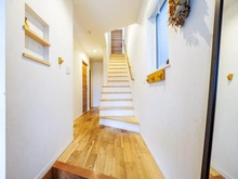 【神奈川県/川崎市高津区北見方】川崎市高津区北見方二丁目中古戸建 玄関