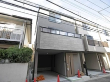 【神奈川県/川崎市中原区井田杉山町】川崎市中原区井田杉山町　新築戸建A号棟 建築中の外観：全3棟/写真中央