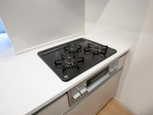 【神奈川県/川崎市中原区井田杉山町】川崎市中原区井田杉山町　新築戸建A号棟 キッチン：三口コンロ