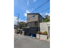 【兵庫県/神戸市垂水区つつじが丘】神戸市垂水区つつじが丘七丁目　中古戸建 外観：2024年に外壁の塗り替え工事を実施済み。
ブラウン基調の外観