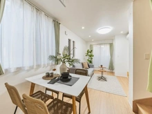 【東京都/荒川区東尾久】荒川区東尾久4丁目 中古戸建 リビング：※家具・調度品等は本体価格に含まれません。