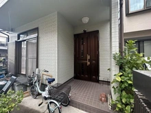 【東京都/足立区一ツ家】足立区一ツ家2丁目　中古戸建 アプローチ：家具調度品は価格に含まれません