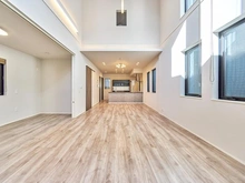 【東京都/練馬区田柄】練馬区田柄5丁目戸建 リビング：左：洋室