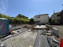 【東京都/江戸川区宇喜田町】江戸川区宇喜田町新築戸建て 建築中の外観：全2区画・左側