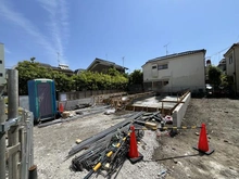 【東京都/江戸川区宇喜田町】江戸川区宇喜田町新築戸建て 建築中の外観：全2区画・左側