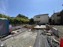 【東京都/江戸川区宇喜田町】江戸川区宇喜田町新築戸建-2 建築中の外観：全2区画・右側