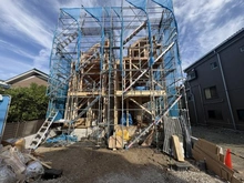 【東京都/江戸川区宇喜田町】江戸川区宇喜田町新築戸建-1 建築中の外観：全2区画・左側