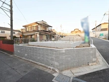 【埼玉県/さいたま市南区大字太田窪】さいたま市南区大字太田窪　新築戸建　1号棟 建築中の外観：全５棟／中央