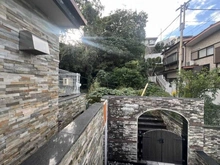 【神奈川県/横浜市鶴見区上末吉】 横浜市鶴見区上末吉一丁目　戸建 庭：西側