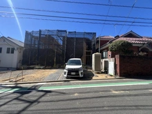 【神奈川県/横浜市磯子区洋光台】横浜市磯子区洋光台二丁目　新築戸建A号棟 建築中の外観：全2棟・右側