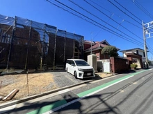 【神奈川県/横浜市磯子区洋光台】横浜市磯子区洋光台二丁目　新築戸建A号棟 建築中の外観：全2棟・右側