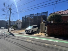 【神奈川県/横浜市磯子区洋光台】横浜市磯子区洋光台二丁目　新築戸建A号棟 建築中の外観：全2棟・右側